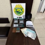 Polícia Militar atende ocorrência de violência doméstica em Pato Branco e prende suspeito de tráfico em São Jorge D’Oeste