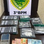 ROCAM prende dois homens e apreende adolescente por tráfico de drogas em Pato Branco